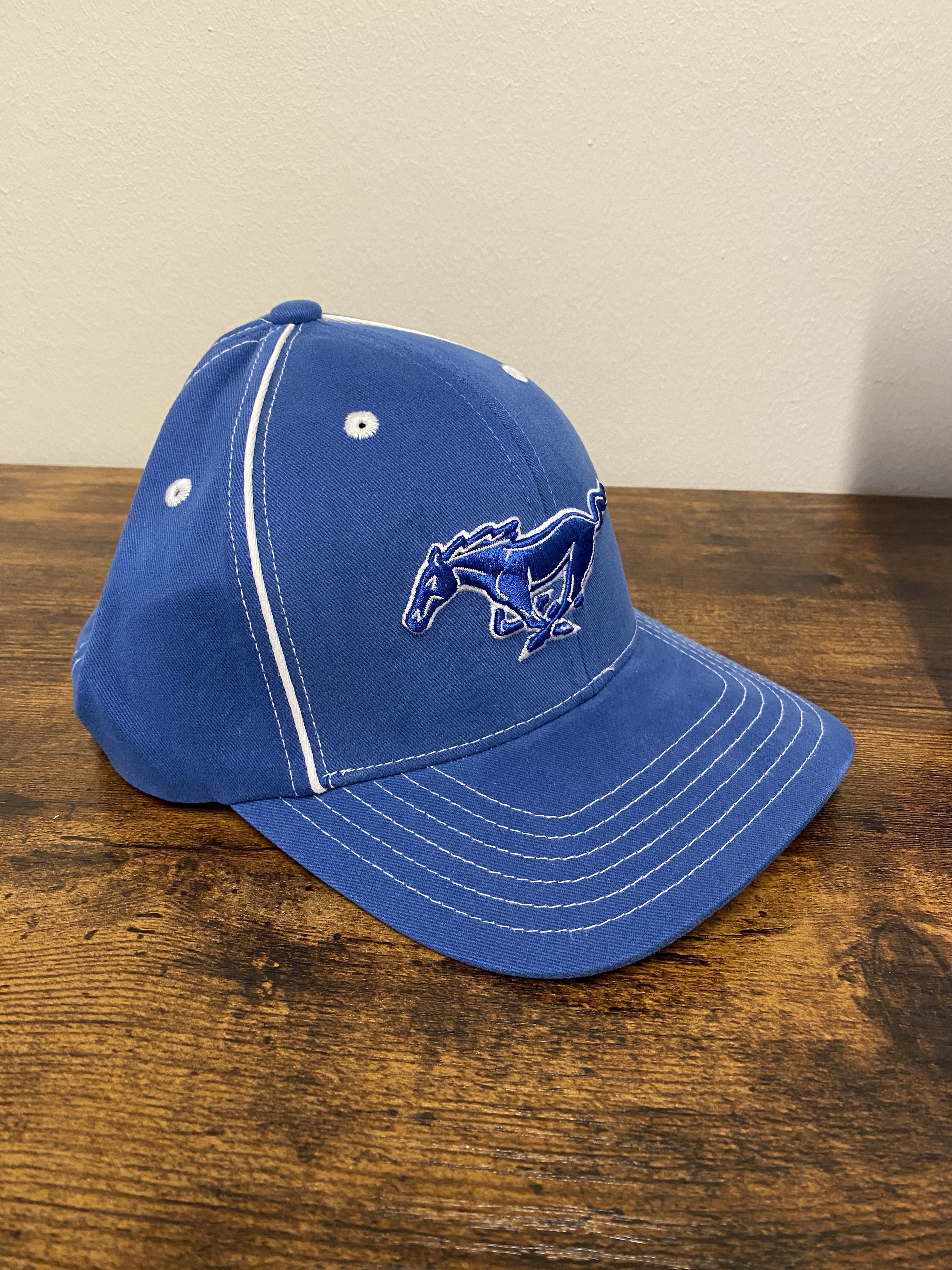 Running Baseball Ford mit Horse blau Cap blauem Mustang