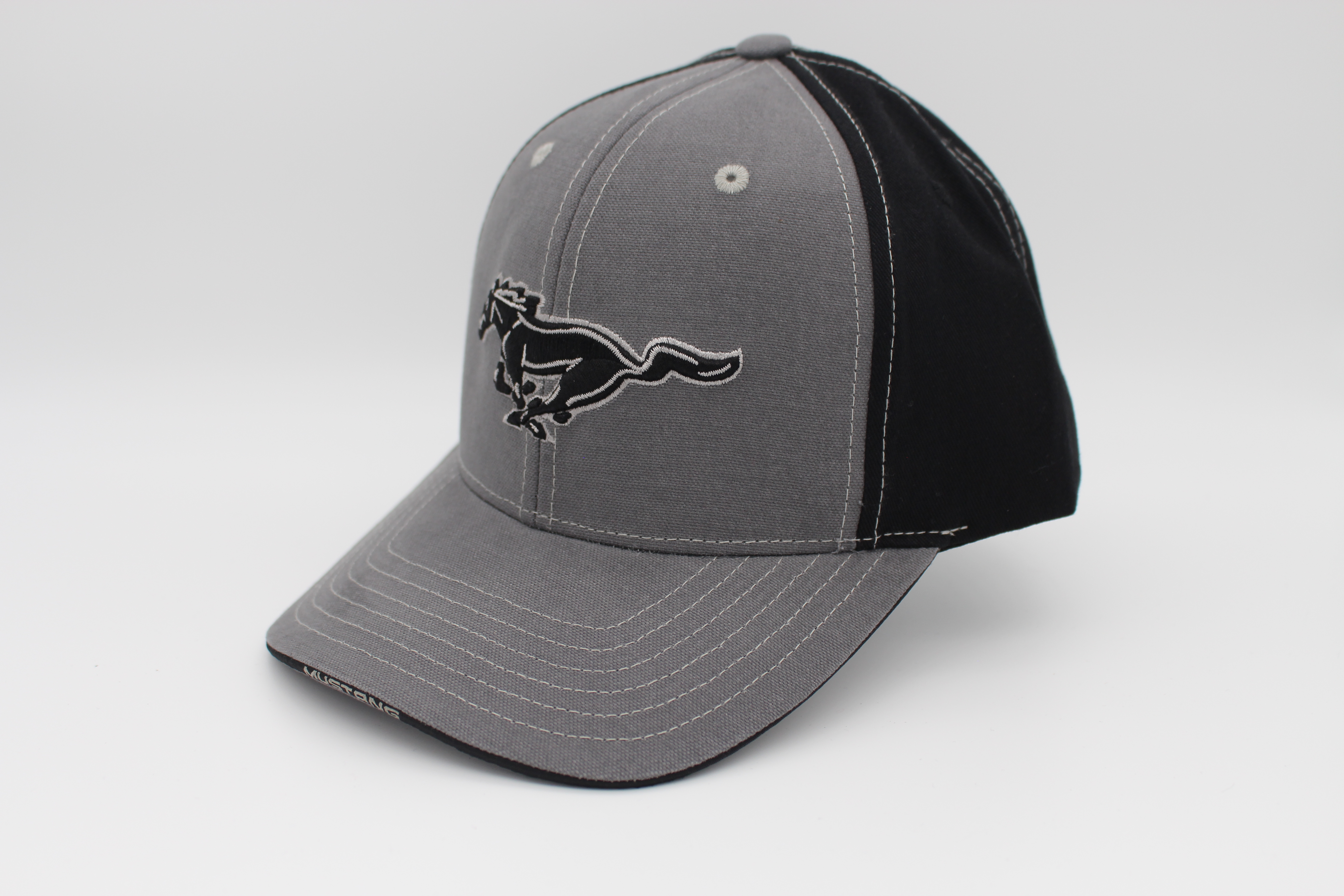 Ford Mustang Baseball Cap grau und schwarz mit Running Horse