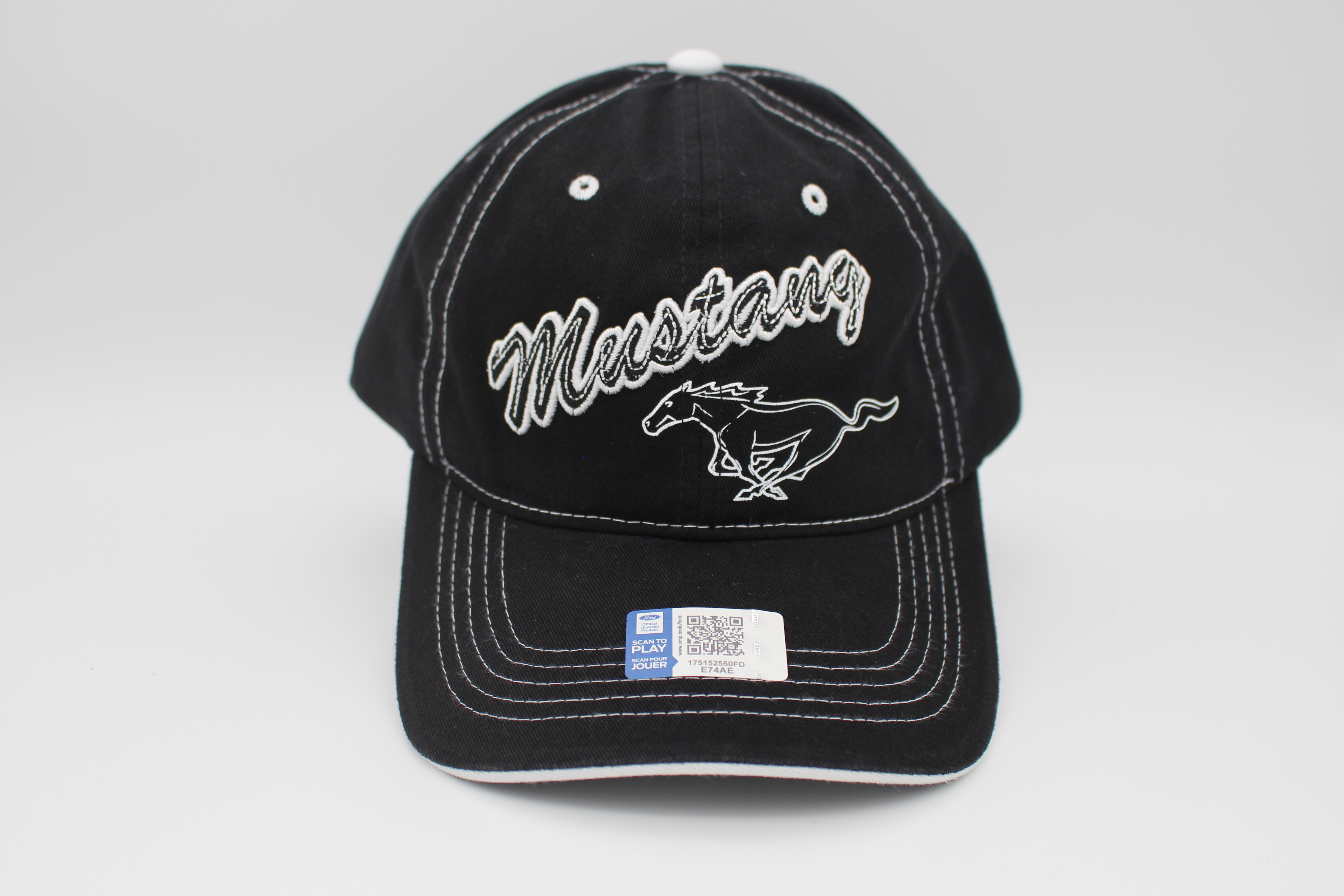 Ford Mustang Baseball-Cap in schwarz mit abgesetzten Nähten und Mustang Schriftzug