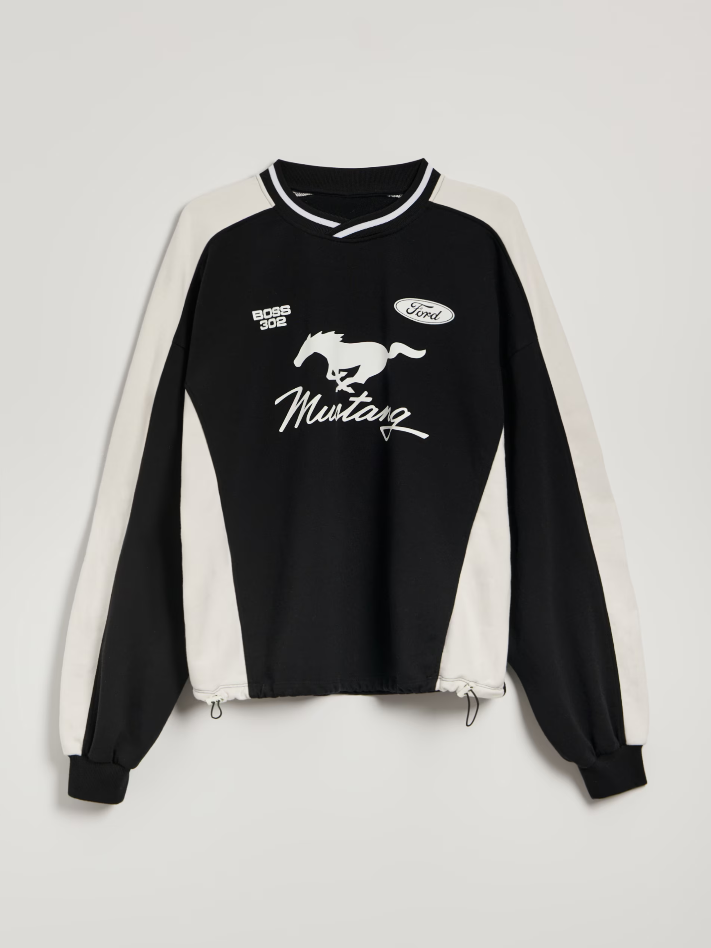 Ford Mustang Sweatshirt in Schwarz und Weiß mit Emblemen